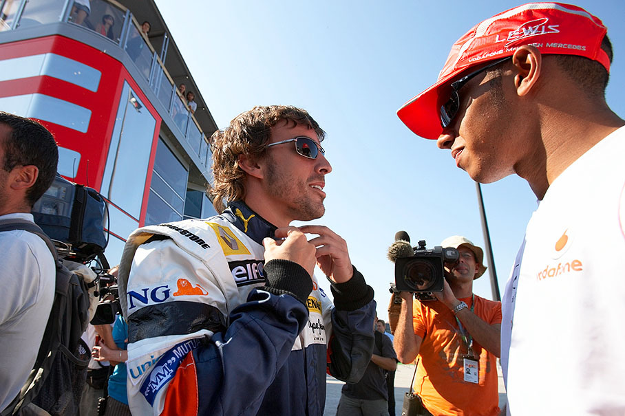 Fernando Alonso and Lewis Hamilton chat in the paddock
