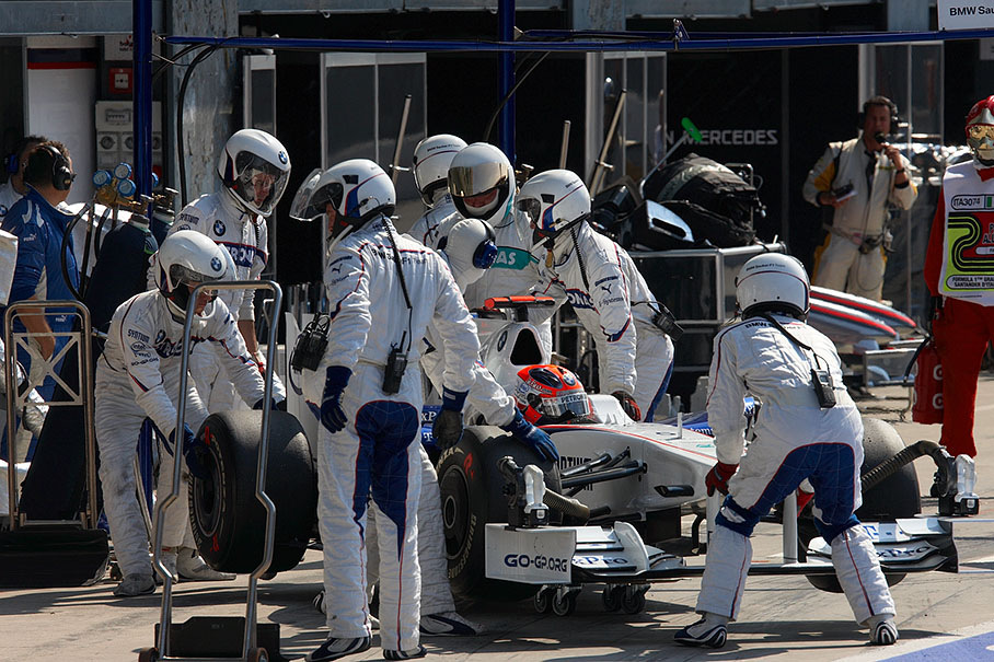 BMW Sauber’s Robert Kubica retires with technical problems