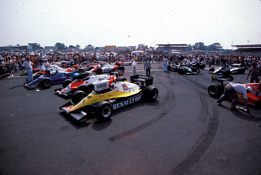 Lined-up cars shortly before going to the grid.