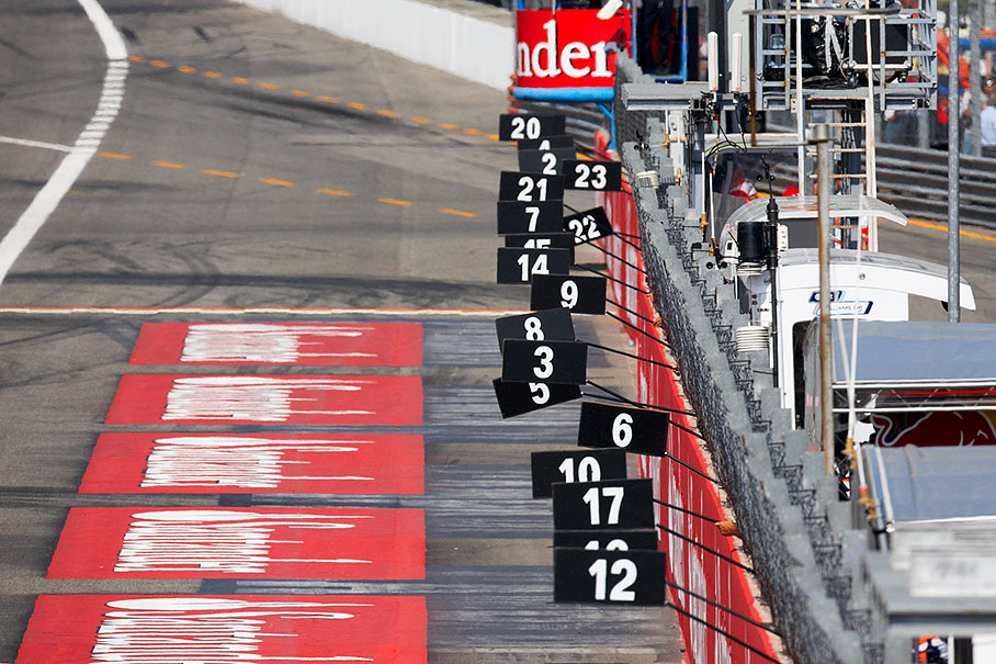 The numbers at the pitwall help the drivers find their position on the grid