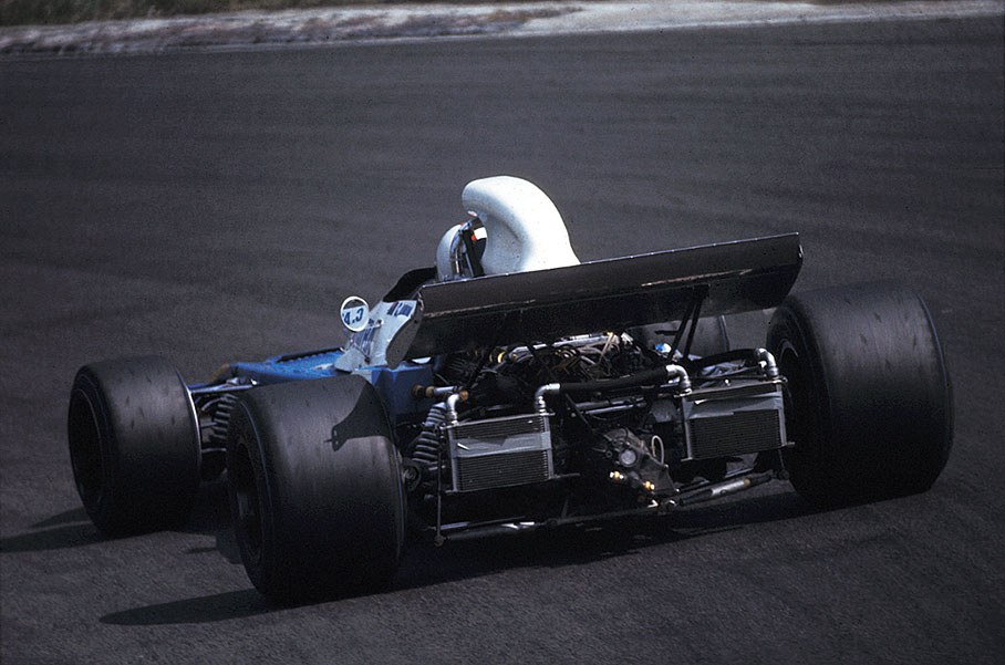 Chris Amon in his Matra Simca-Matra MS120B