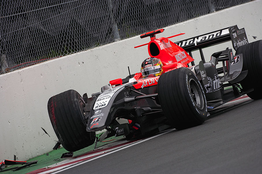 Tiago Monteiro's Midland bumping back from the wall - image 3/4