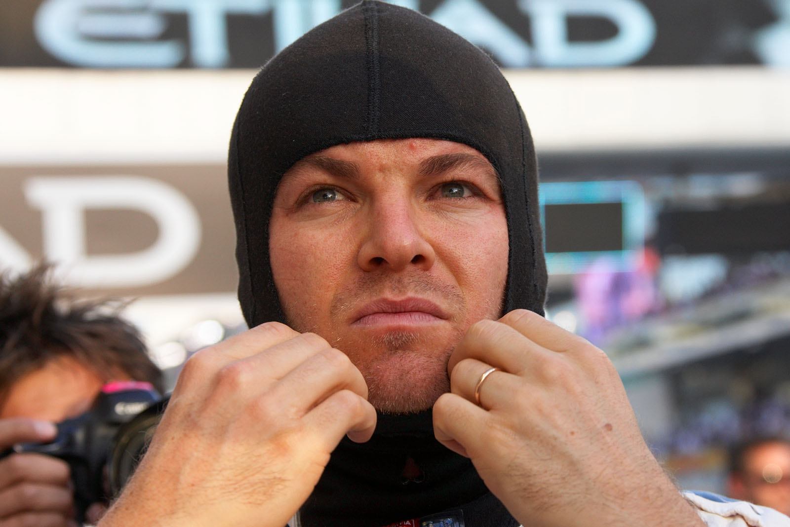 Nico Rosberg prepares himself for race start, Abu Dhabi Grand Prix, 2016