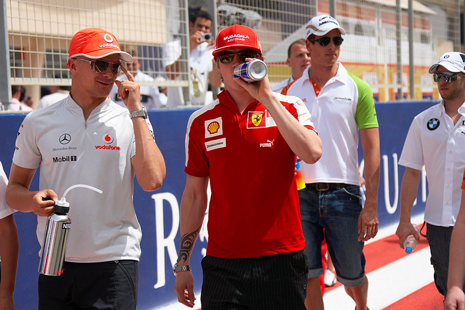 The two Finns Kovalainen and Raikkonen walk back from drivers parade