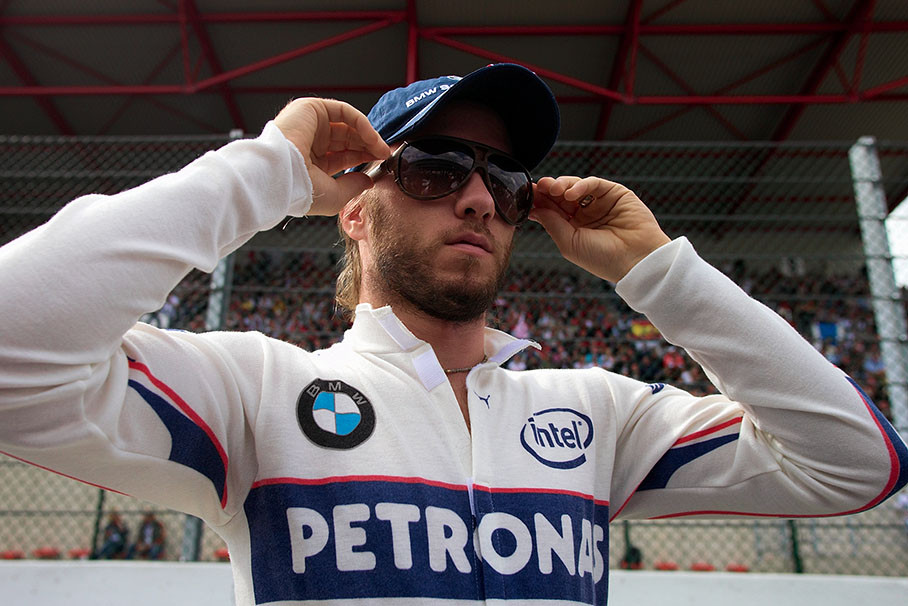 Nick Heidfeld presents his trendy sunglasses at grid place