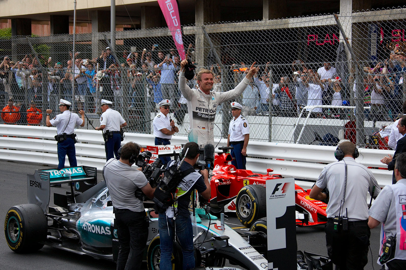 Nico Rosberg holds off Vettel and Hamilton to win the Monaco Grand Prix 2015