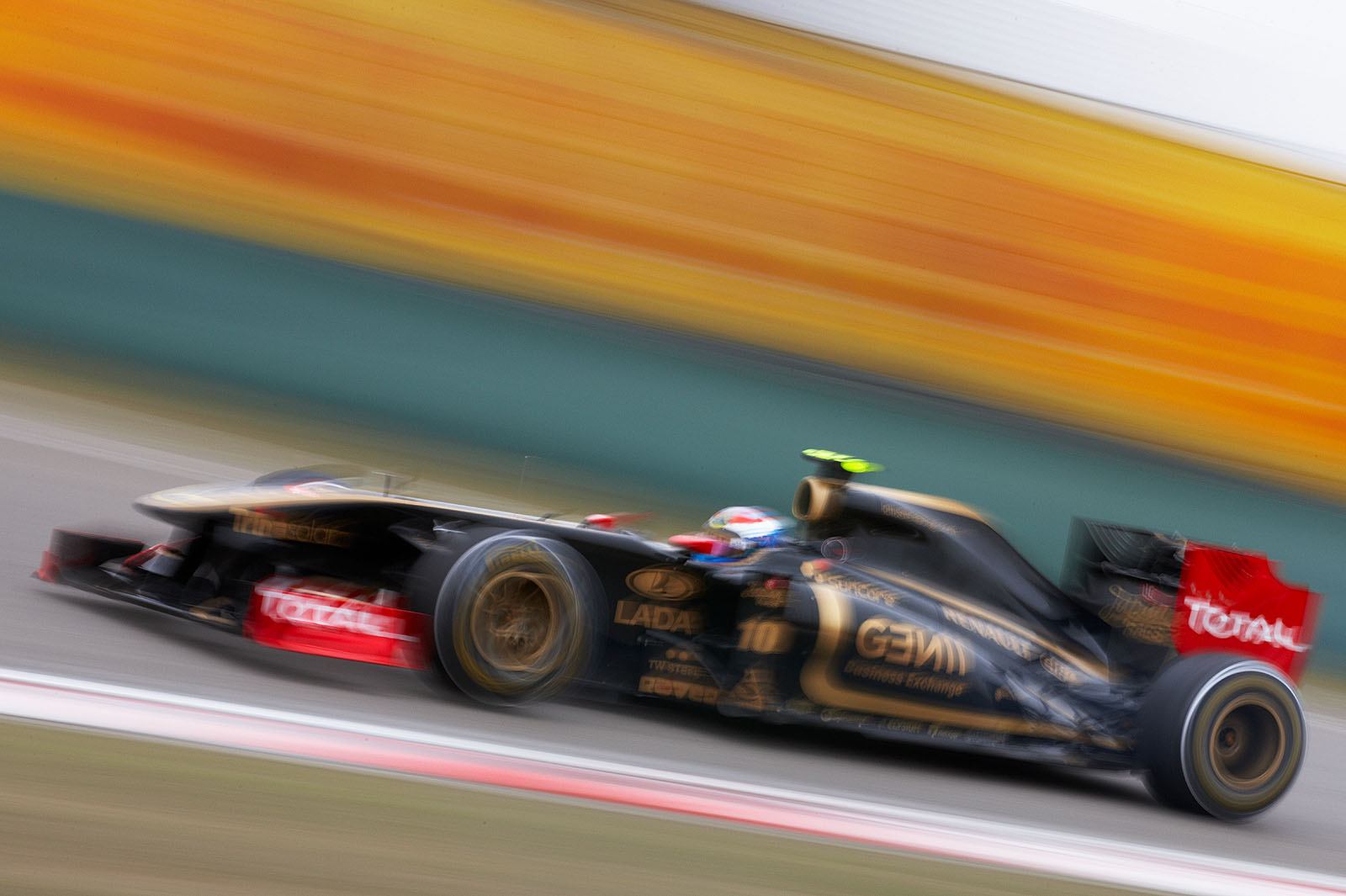 Vitaly Petrov, Lotus Renault GP