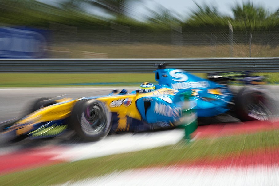 Zoom again of Giancarlo Fisichella
