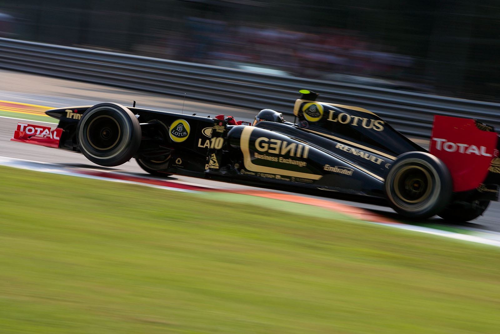 Vitaly Petrov, Lotus Renault GP, wears a black helmet to show his sympathy for the victims of a plane crash in Russia