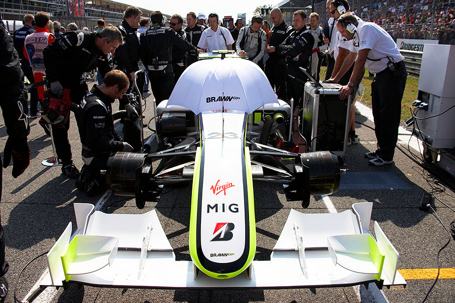 Barrichello's Brawn Grand Prix-Mercedes is being prepared to Monza's race on fifth grid position