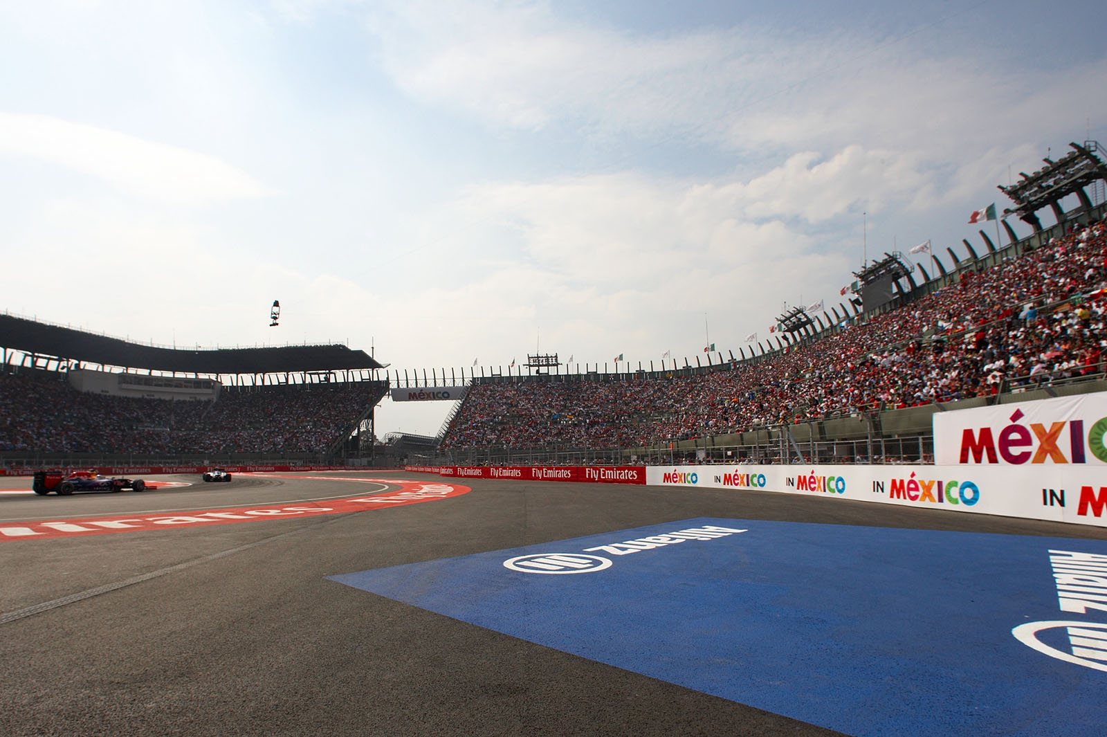 The track twisting its way through the stadium, Mexican Grand Prix, 2015