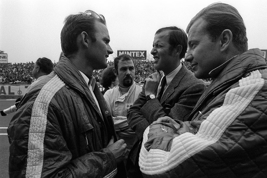Willy Kauhsen (D) waits at pits behind Piech and Steinemann