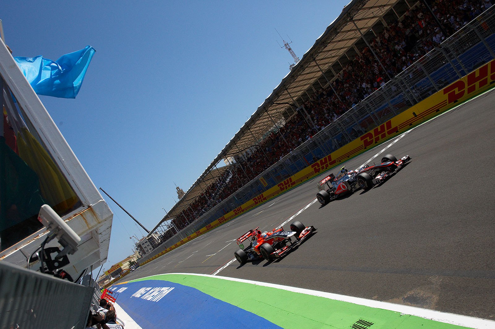 Jenson Button, McLaren Mercedes, overlaps Glock