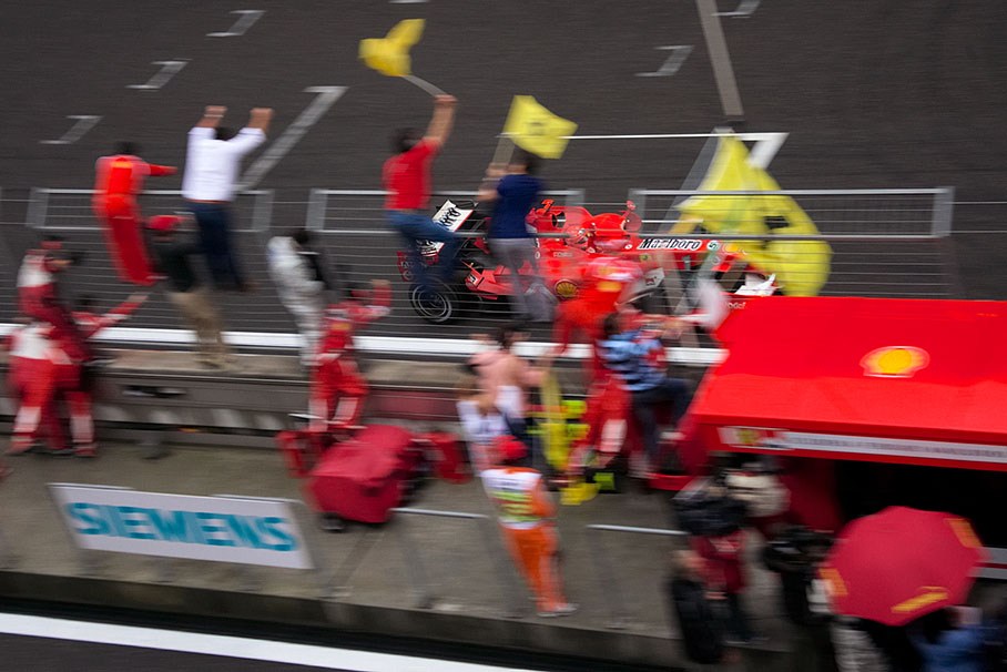 Michael Schumacher wins the Chinese Grand Prix and takes over the lead to the Driver's World Championship