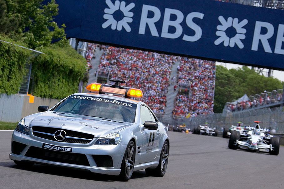 Safety car phase in lap 19, Nick Heidfeld on first position because the race leaders collided in pitlane
