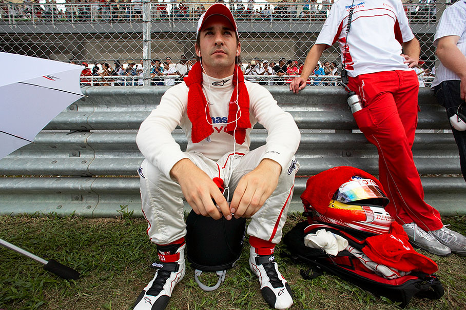 Timo Glock chills down besides the grid with rock music