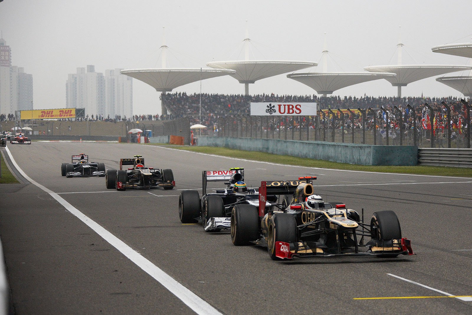 Kimi Raikkonen's Lotus-Renault drops back with abrasive tyres and a two-stop-strategy
