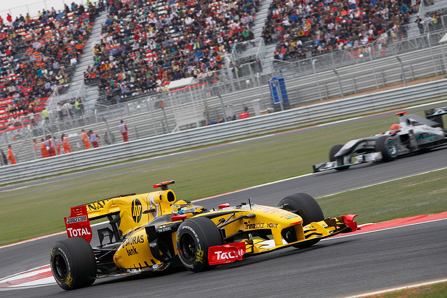 Robert Kubica, Renault, in front of Schumacher's Mercedes car