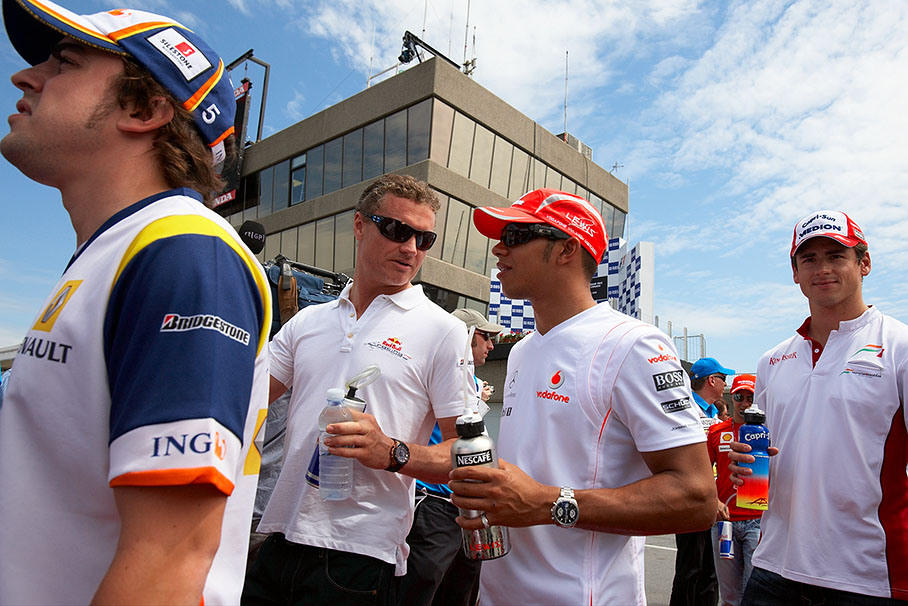 David Coulthard and Lewis Hamilton walk to drivers parade