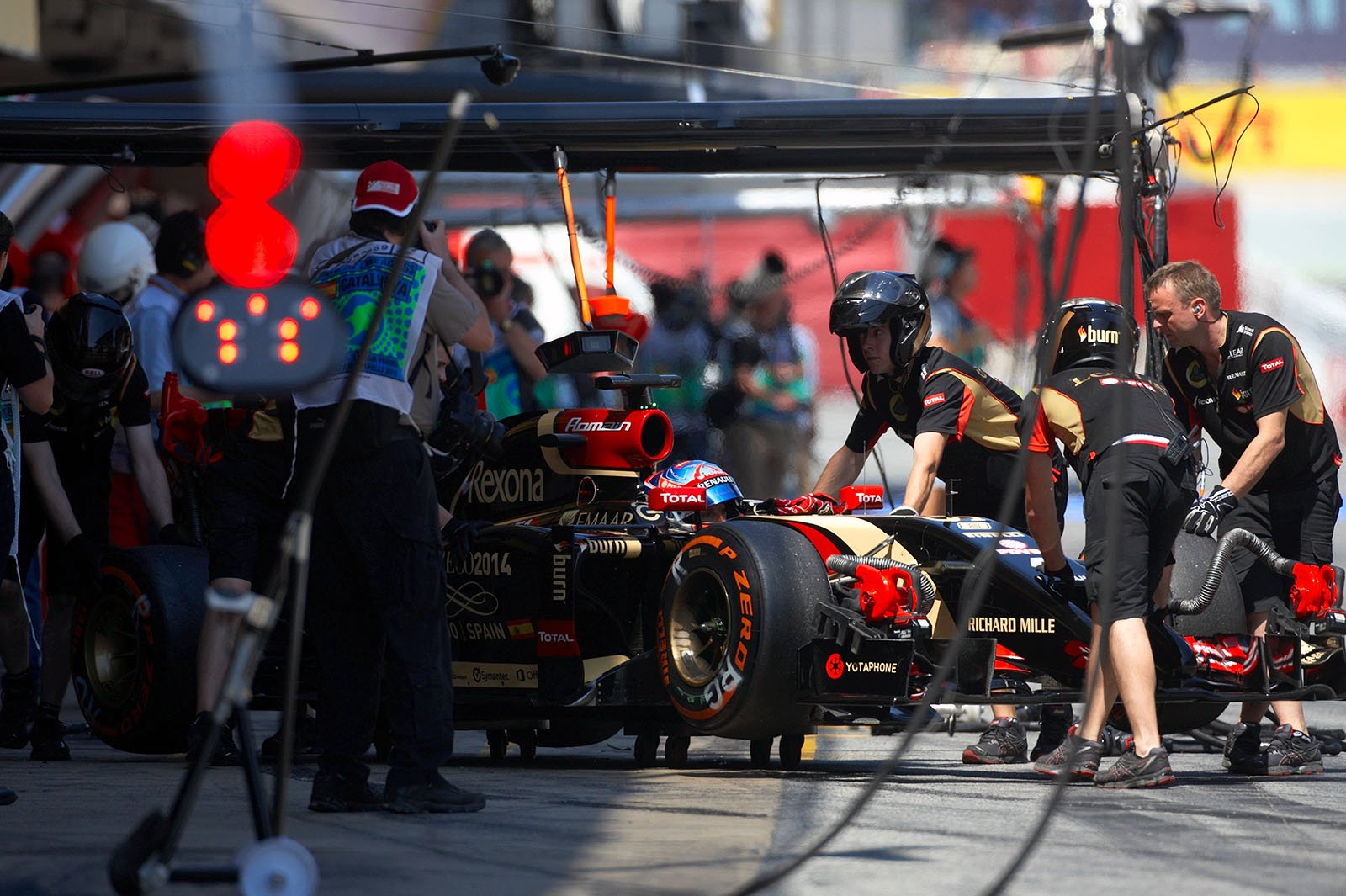 Romain Grosjean, Lotus, back to the pits