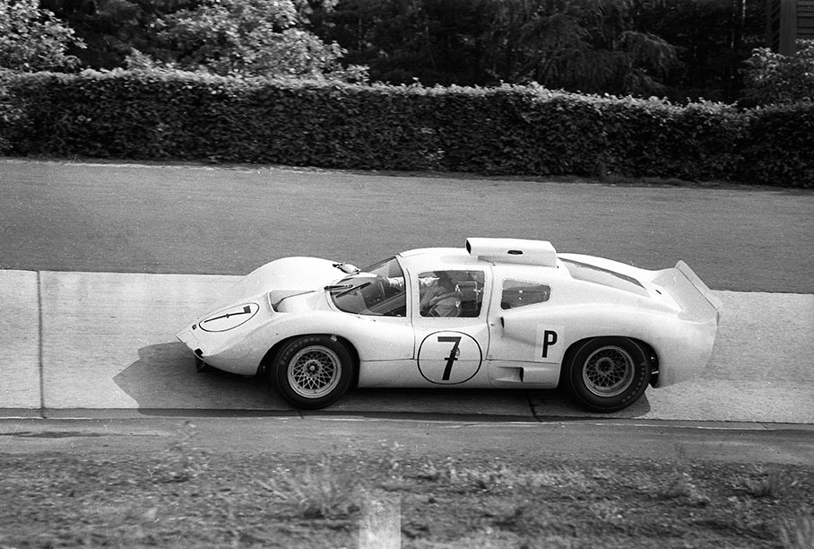 The winning Chaparral 2D Chevrolet 2D001 driven by Jo Bonnier (S) and Phil Hill (USA) during practice session