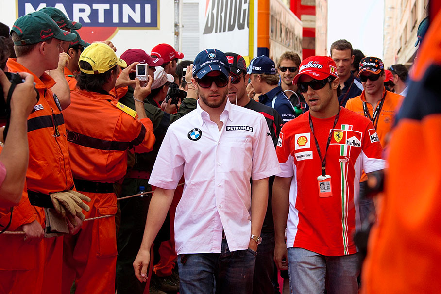 Heidfeld and Massa walk together to drivers parade