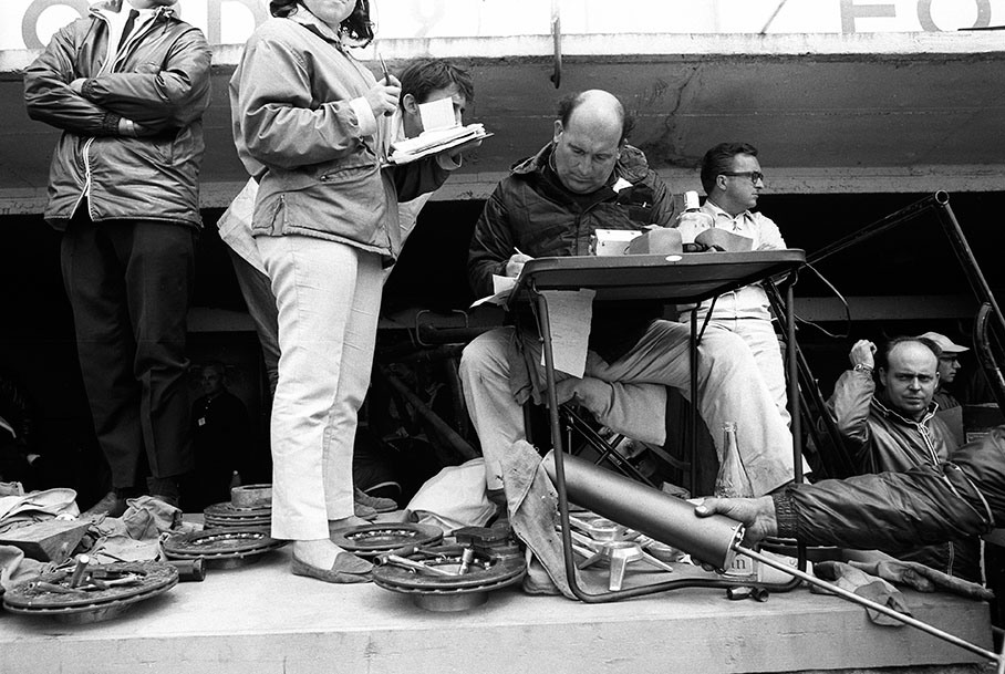 The pits of a small team have small space