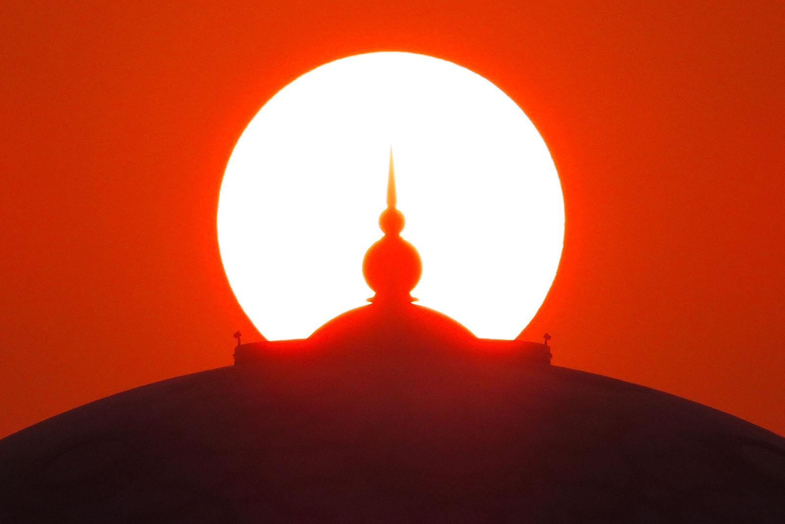 Emirates Palace Hotel at sunset, Abu Dhabi