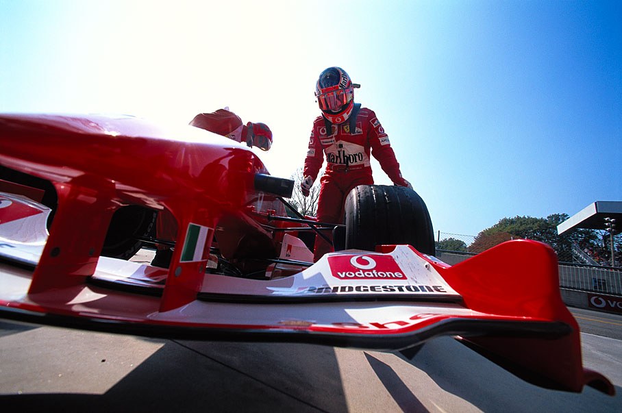 Rubens Barrichello leaving his car after final qualification