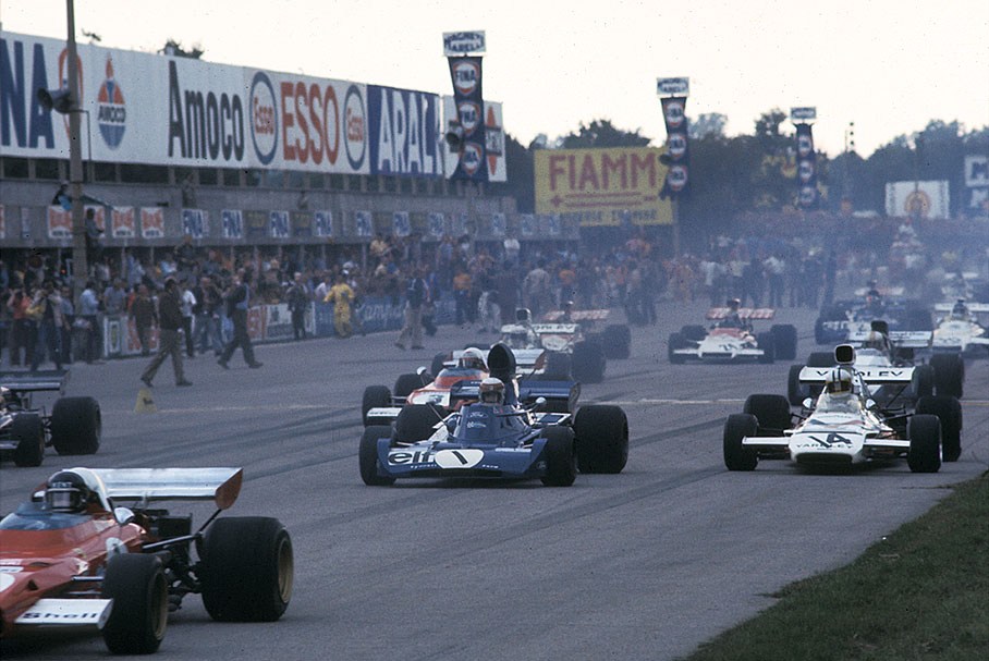 Jackie Stewart starts from third grid place in Monza 1972, but a broken clutch on the Tyrrell-Cosworth 005 causes him to stop very soon