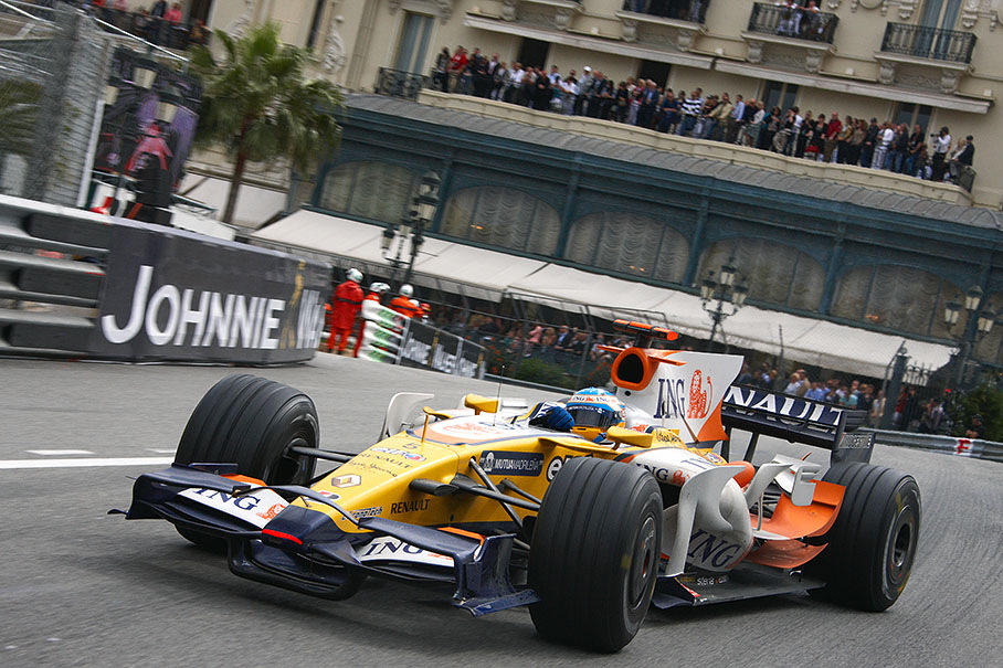 Fernando Alonso slides at Casino