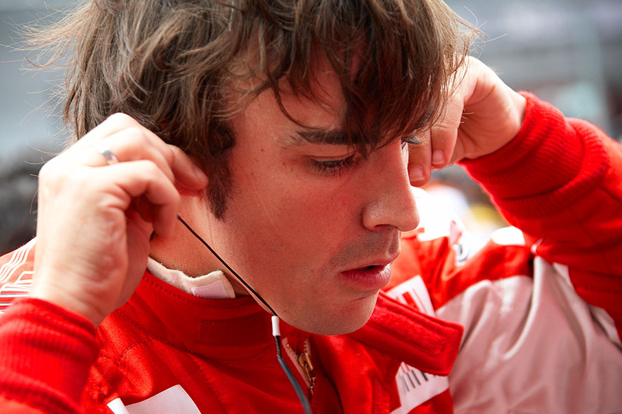 Fernando Alonso prepares for the race