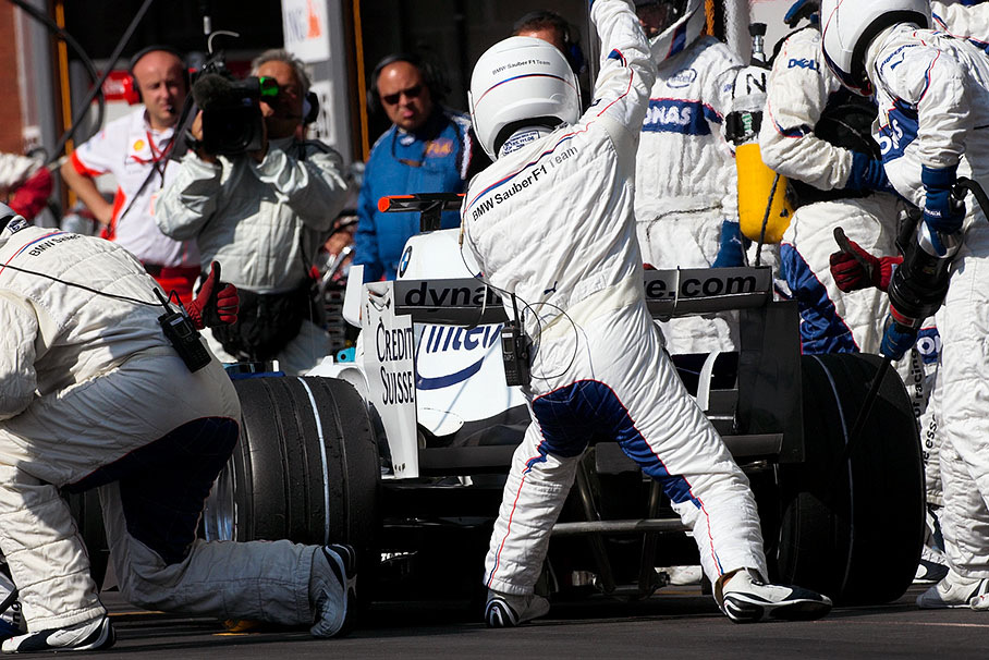Nick Heidfeld receives a quick service