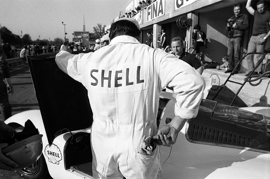 The second placed Porsche 908 LH #025 (No. 7) of Porsche System Engineering, driven by Hans Herrmann (D) and Kurt Ahrens, Jr. (D)