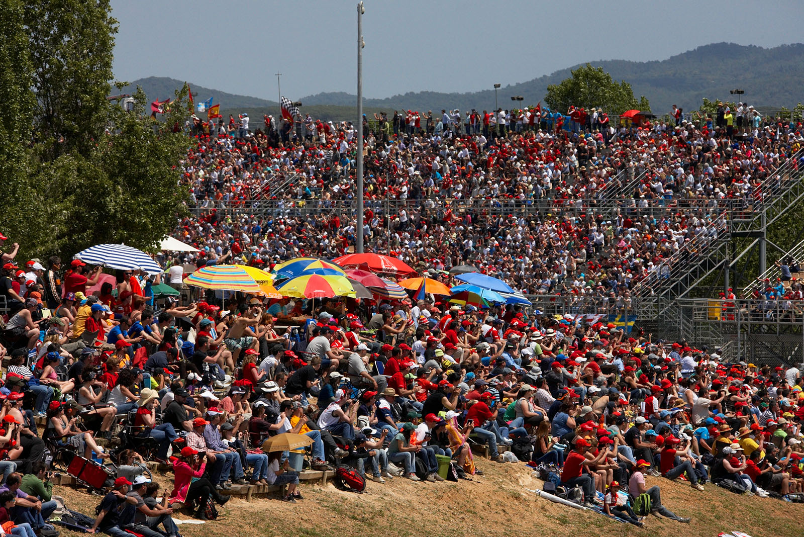 Spanish fans at the first corner