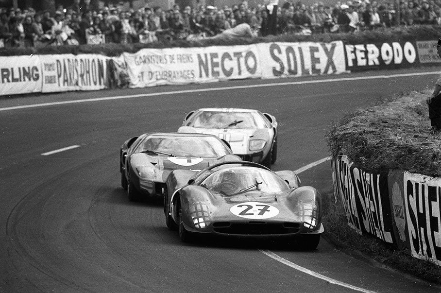 Pedro Rodriguez' (MEX) and Richie Ginther's (USA) Ferrari 330 P3 Spyder #0846 in front of Paul Hawkins' (AUS) and Mark Donohue's (USA) Ford Mk II #1032 and another Ford