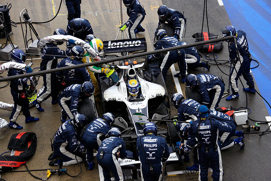 Nico Rosberg pits in lap 24