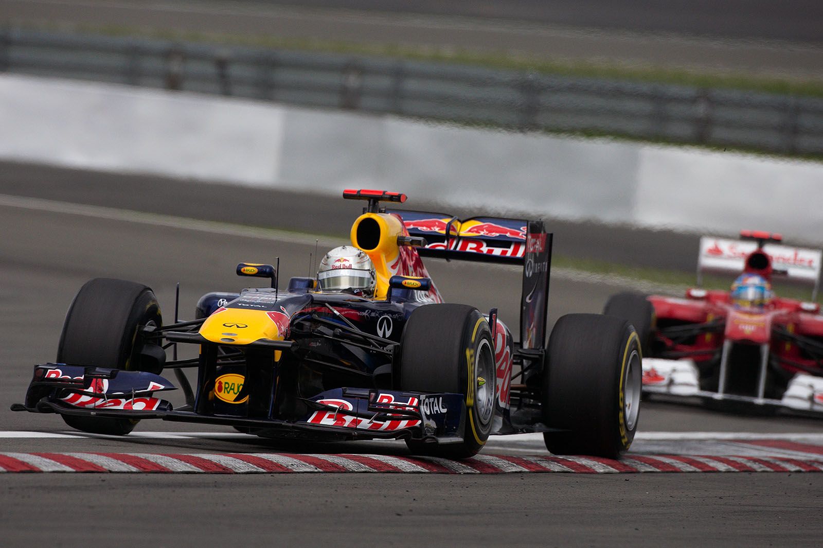 Sebastian Vettel, Red Bull Racing, in front of Ferrari's Alonso