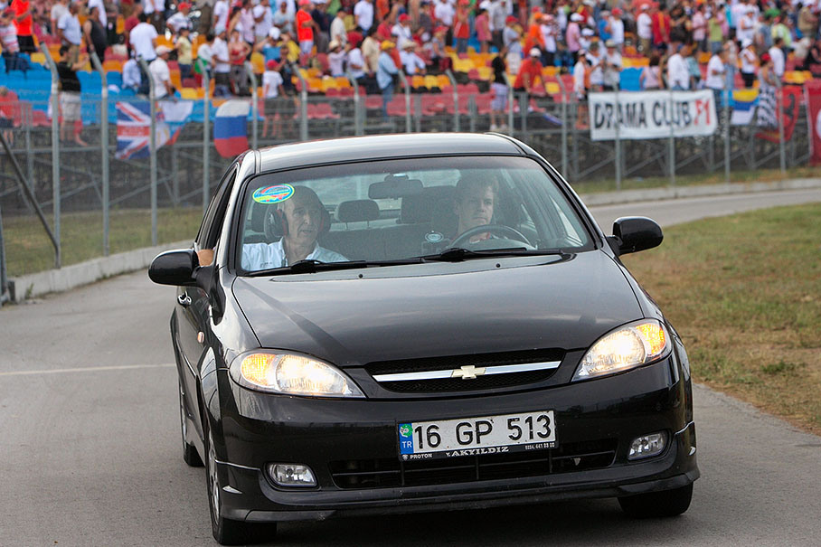 The just retired Vettel drives back to pits himself