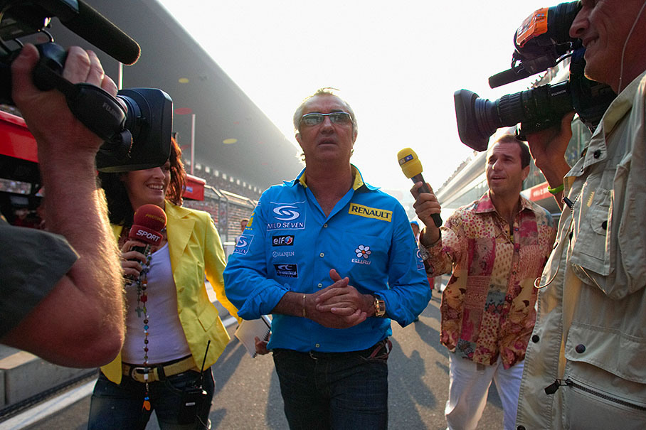 Flavio Briatore surrounded by German television after the Alonso's win.
