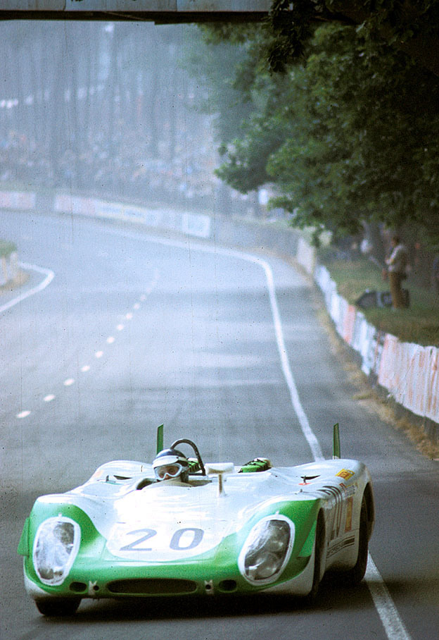 Tartaruga's Porsche P908/2L 028 #20 driven by Jo Siffert (CH) and Brian Redman (GB) retires with an oil leak after 60 laps