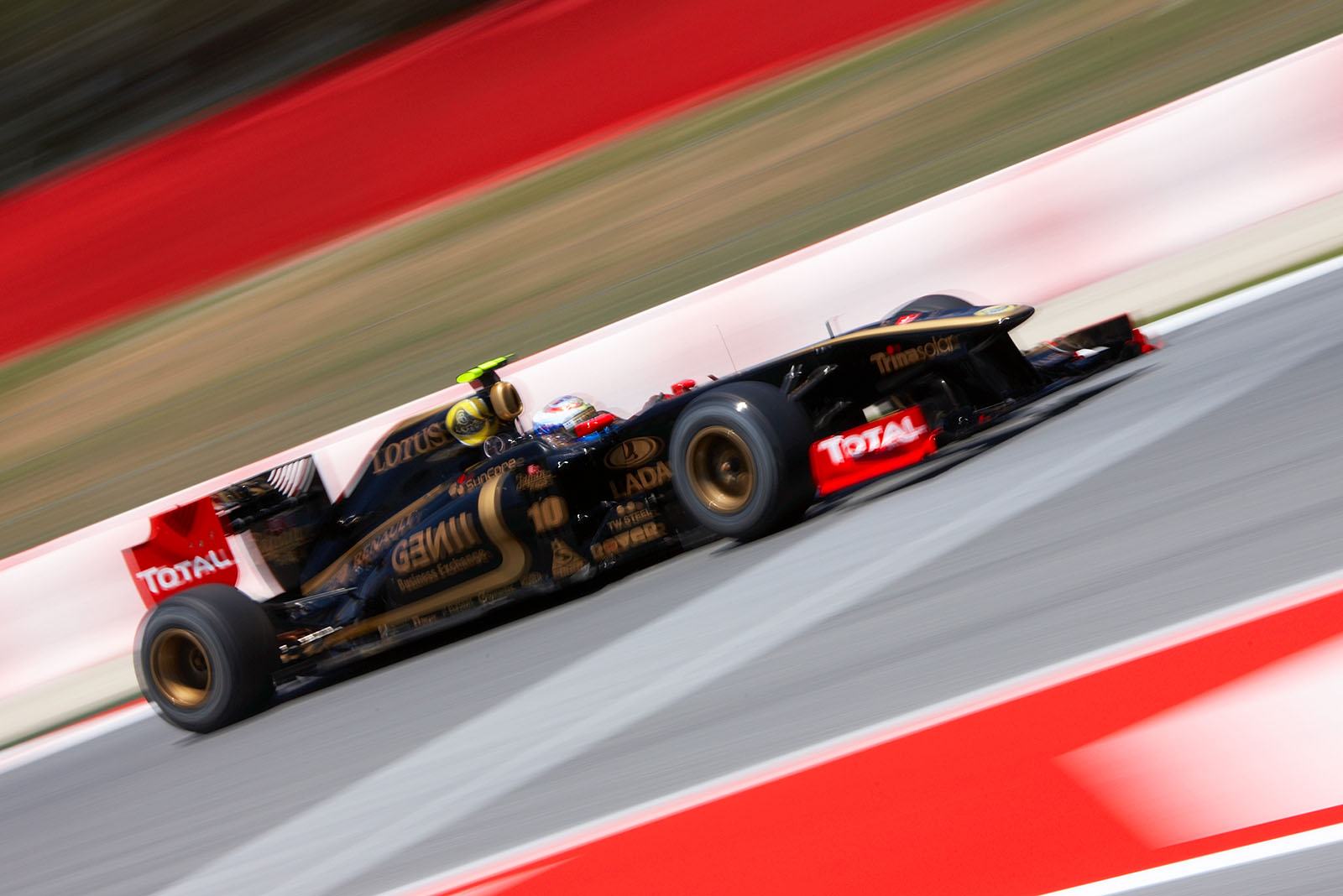 Vitaly Petrov, Lotus Renault GP