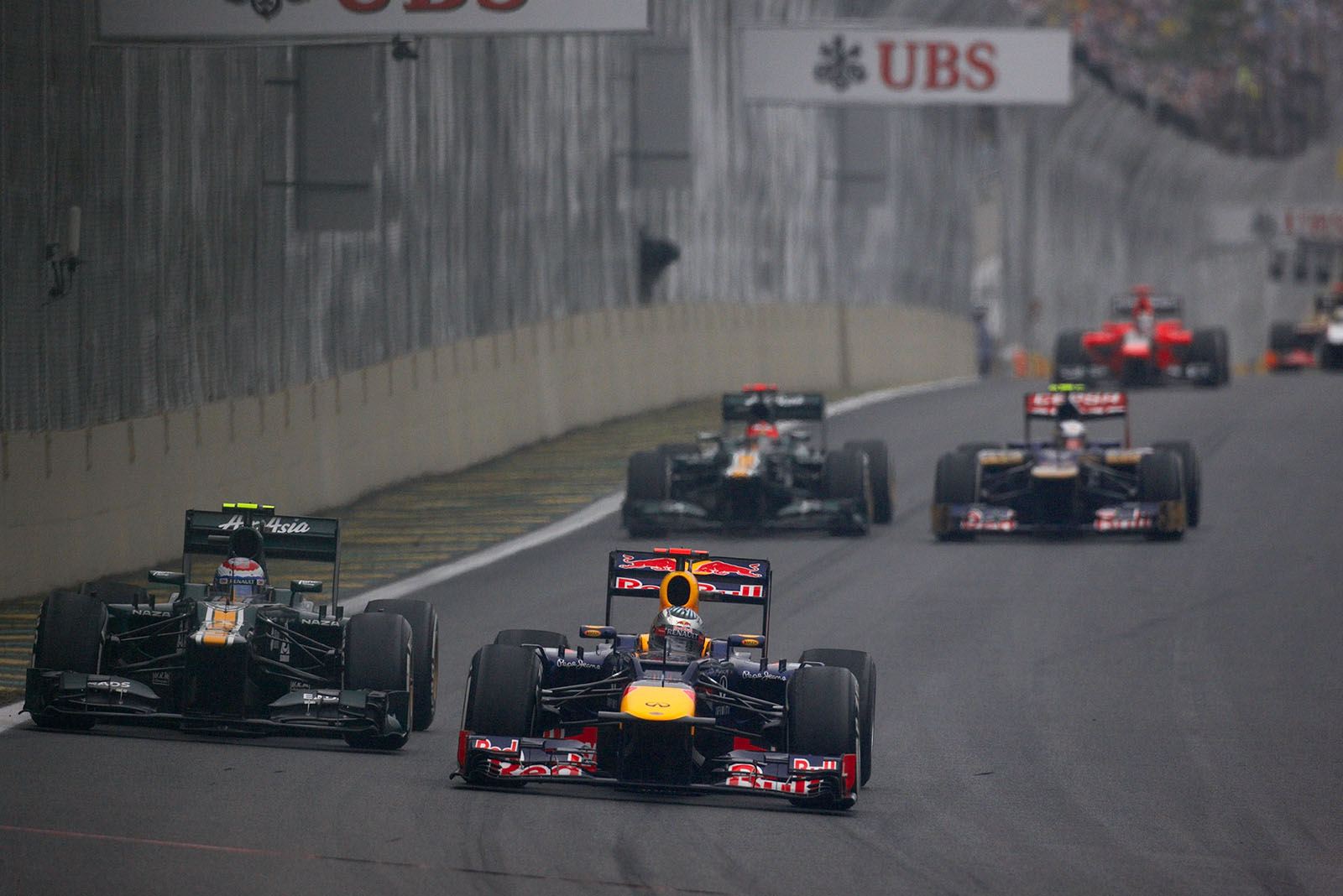 Sebastian Vettel, Red Bull Racing, overtakes Petrov in order to get to the points for his championship