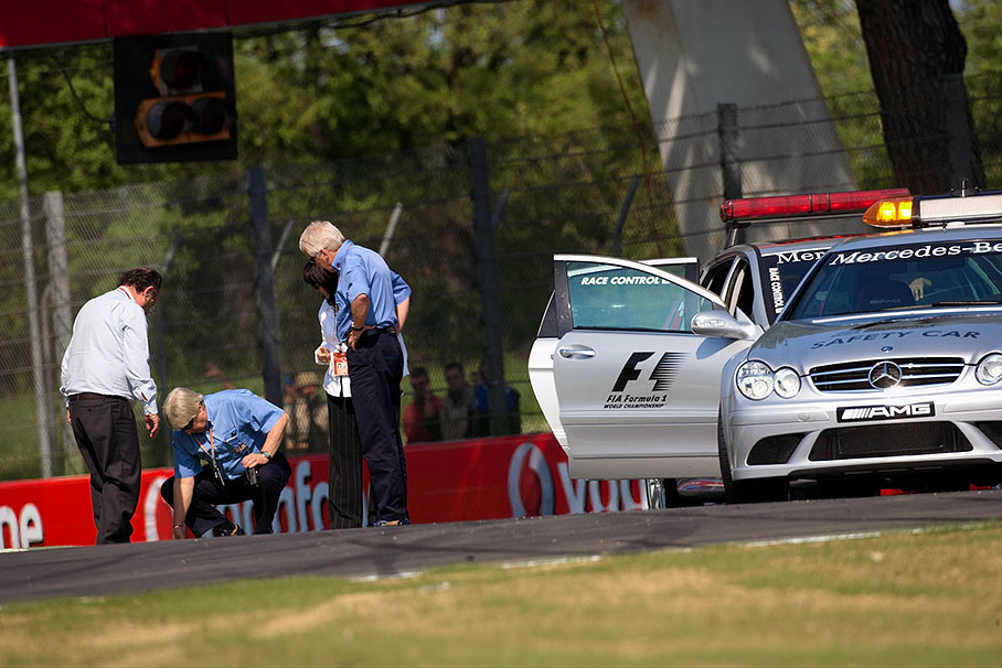 FIA delegates control the curbs for track's safety