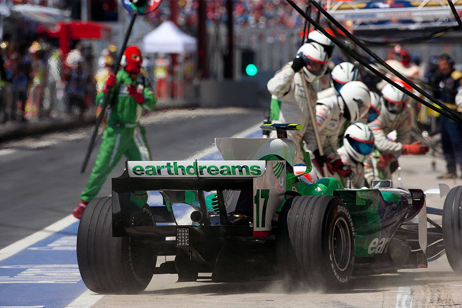 Rubens Barrichello arrives at Honda pits