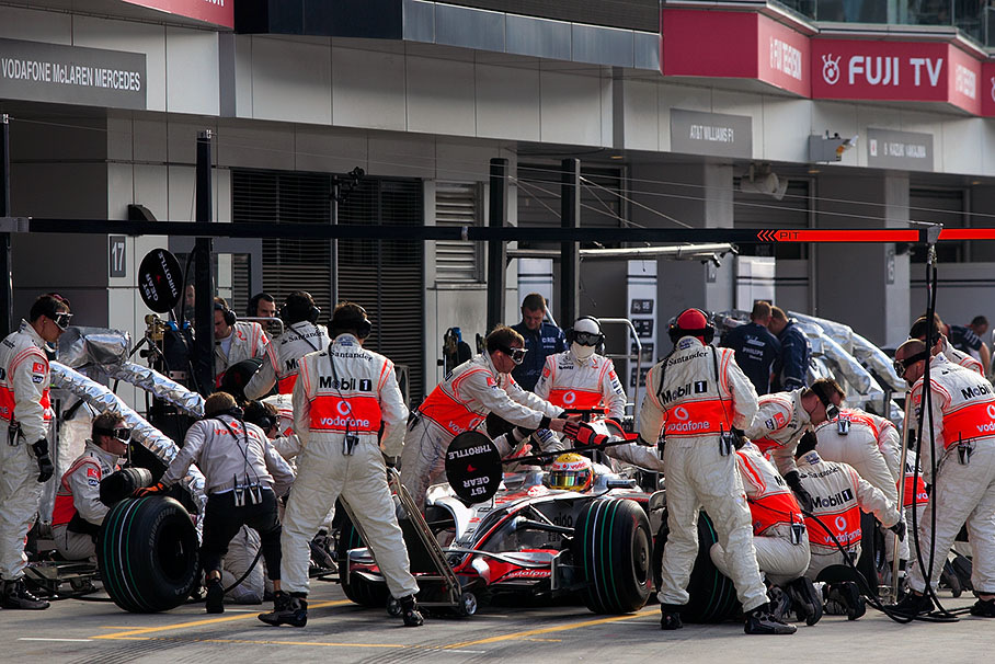 Lewis Hamilton's pitstop in qualifying part 3