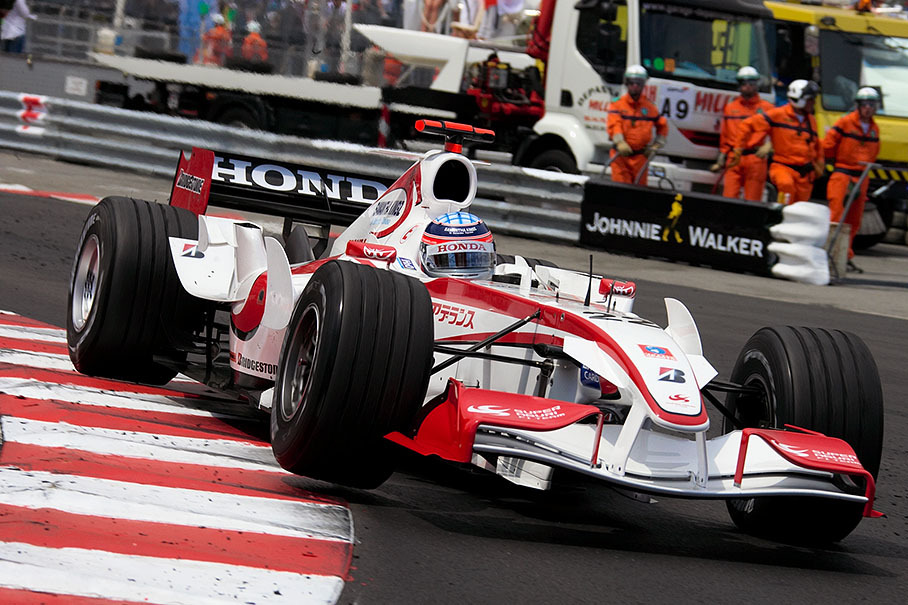 Takuma Sato, Super Aguri, at the Piscine chicane