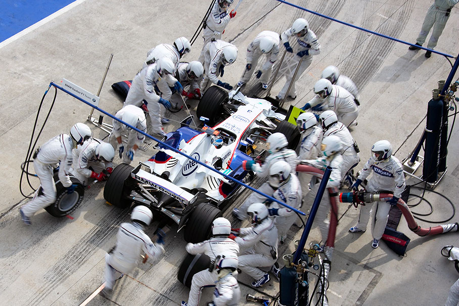 Heidfelds second stop at BMW Sauber pits during lap 41