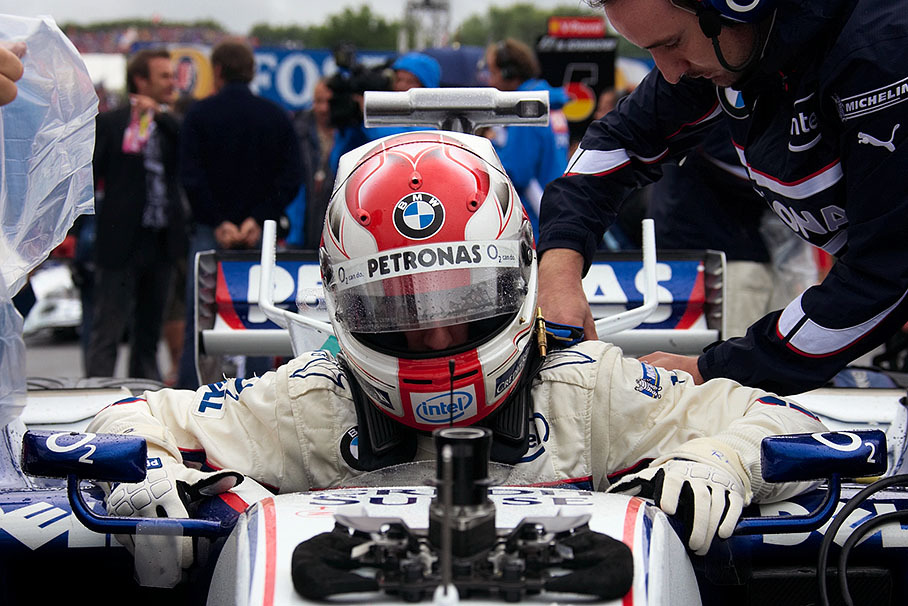 Robert Kubica trying out if his new BMW Sauber cockpit still fits