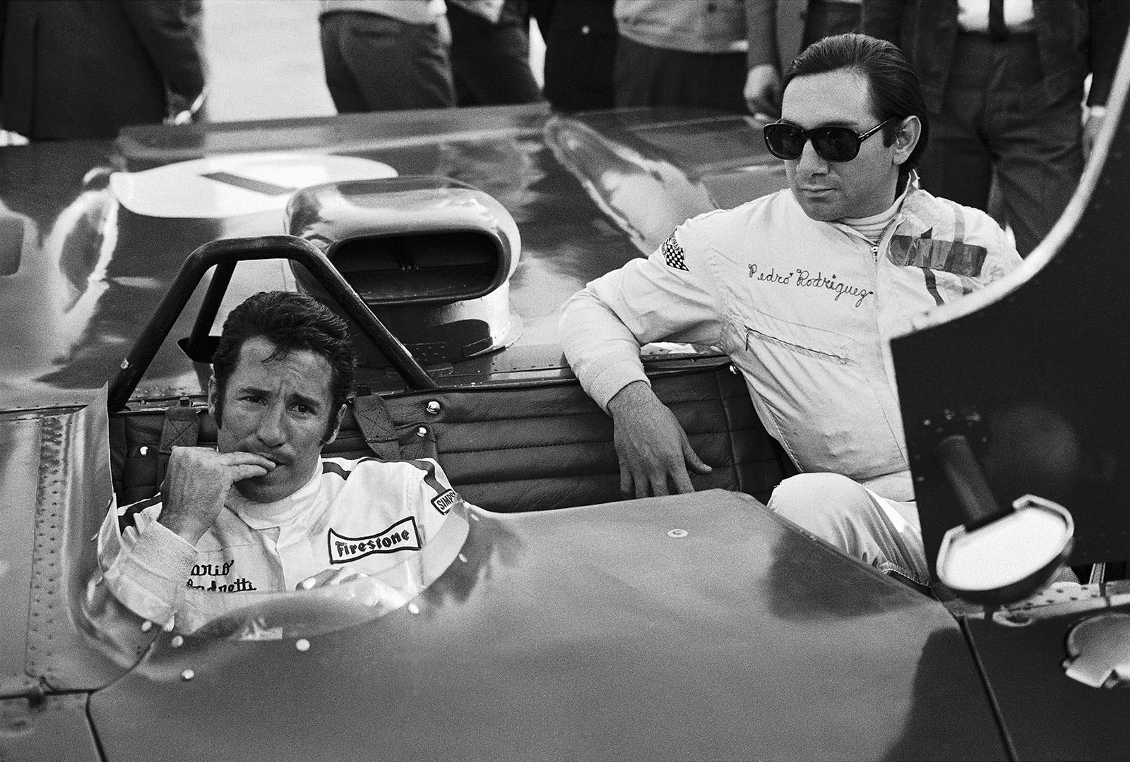More or less cool Ferrari drivers Mario Andretti (I) and Pedro Rodriguez (MEX), both did not finish the 1000km Monza race.